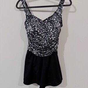 Catalina Suddenly Slim One Piece Skirted Bathing Suit - Size M - black/white